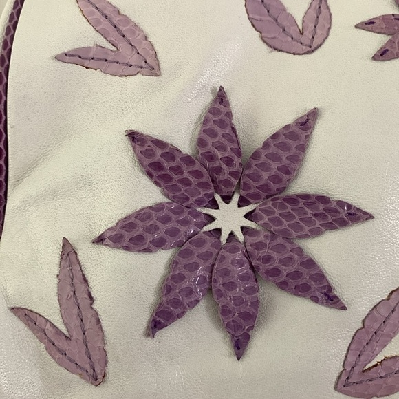 Tosca Blu Shoulder Bag white purple‎ with flowers appliqué snake texture details - Picture 12 of 16